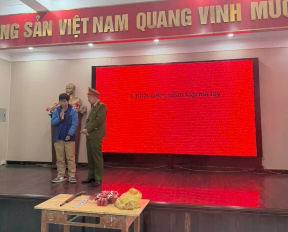 Công an phường Đông Hải tuyên truyền, phổ biến pháp luật tại Trường Cao đẳng Hàng Hải